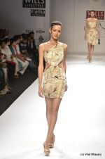 Model walk the ramp for Sakshee Pradhan Show at Wills Lifestyle India Fashion Week 2012 day 2 on 7th Oct 2012 (36).JPG
